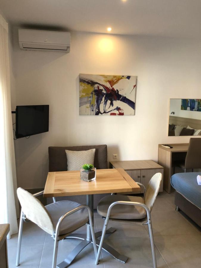 Vanessa House Luxury Apartments スキアトスタウン エクステリア 写真